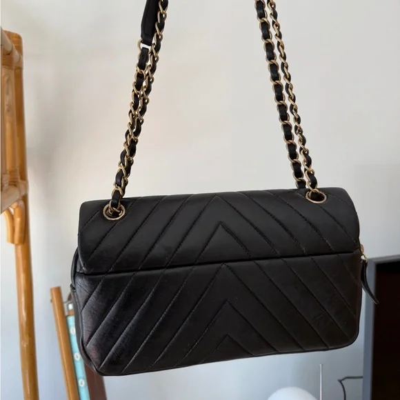 Chanel flap bag black and gold - Picture 8 of 12